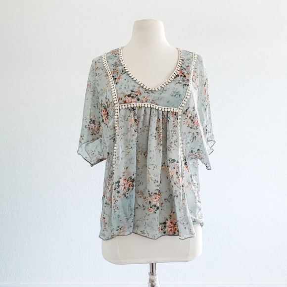 LIVING DOLL Floral Blouse - Picture 2 of 10